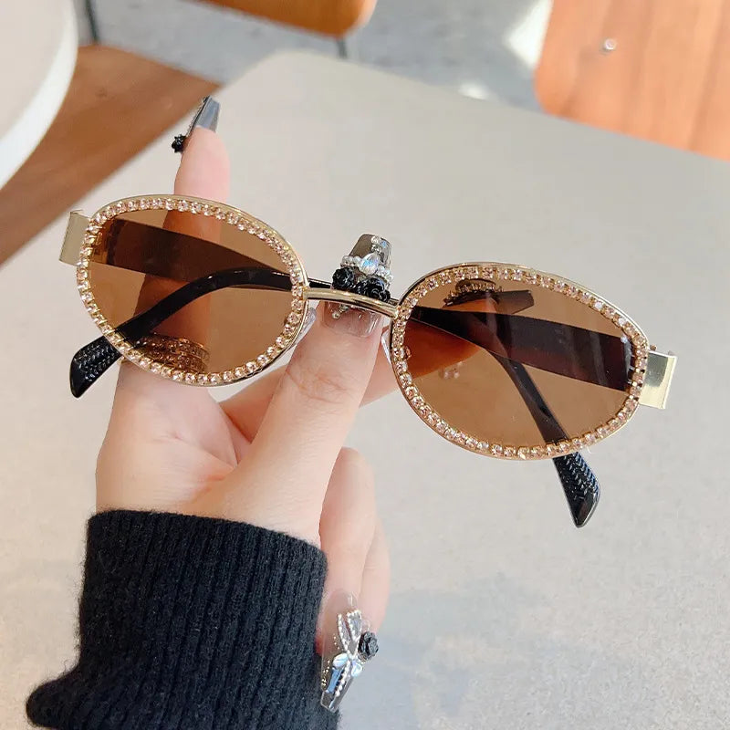 Rhinestones Decor Oval Sunglasses – view 2